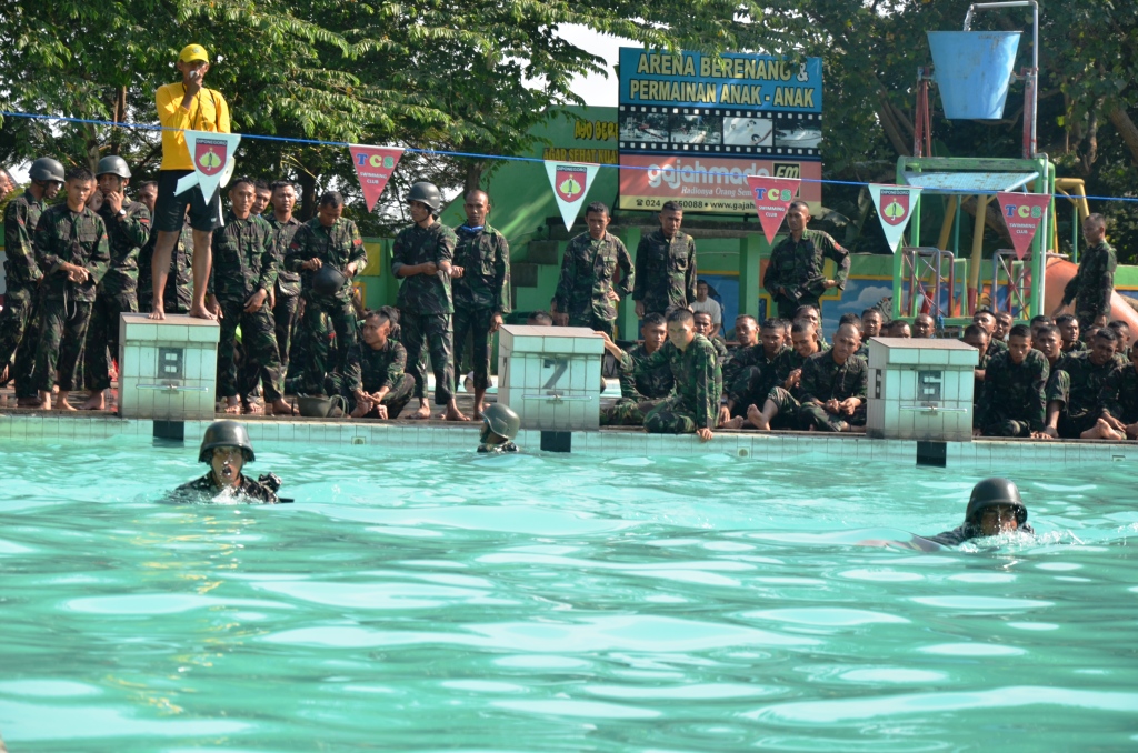 Pengecekan Renang Militer